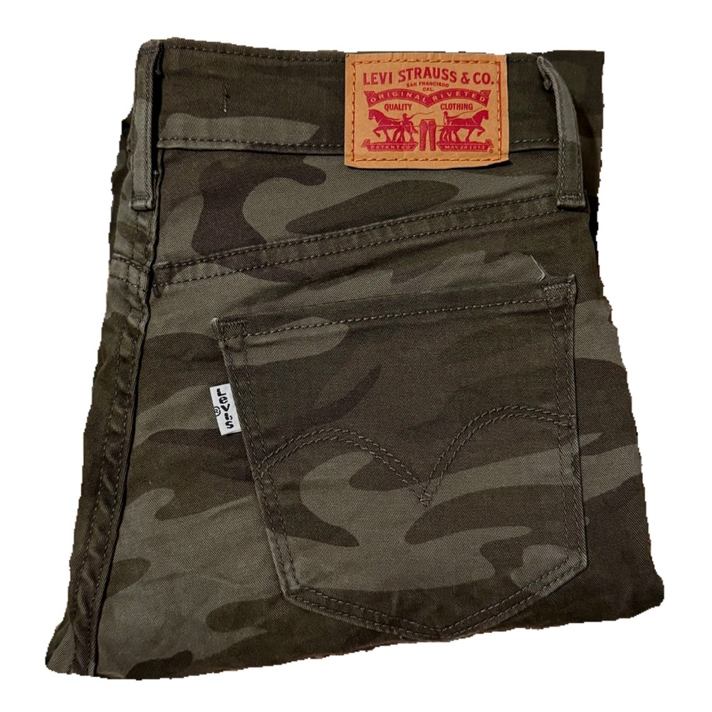 Levi’s Camo Mid/Low Rise Skinny Jeans 🎸🛹